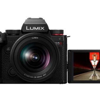 Panasonic Lumix S5 II mit Kitobjektiv Lumix S 3,5-5,6/20-60 mm.