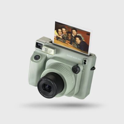 Die neue Fujifilm-Sofortbildkamera Instax Wide 400. (Foto: Fujifilm)