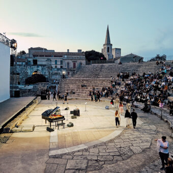 Im Antiken Theater von Arles fanden in der Eröffnungswoche wieder zahlreiche Vorträge, Konzerte und Preisverleihungen statt.