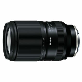 Das Tamron 4-7,1/28-300 mm Di VC VXD ist 126 mm lang und wiegt 610 Gramm.