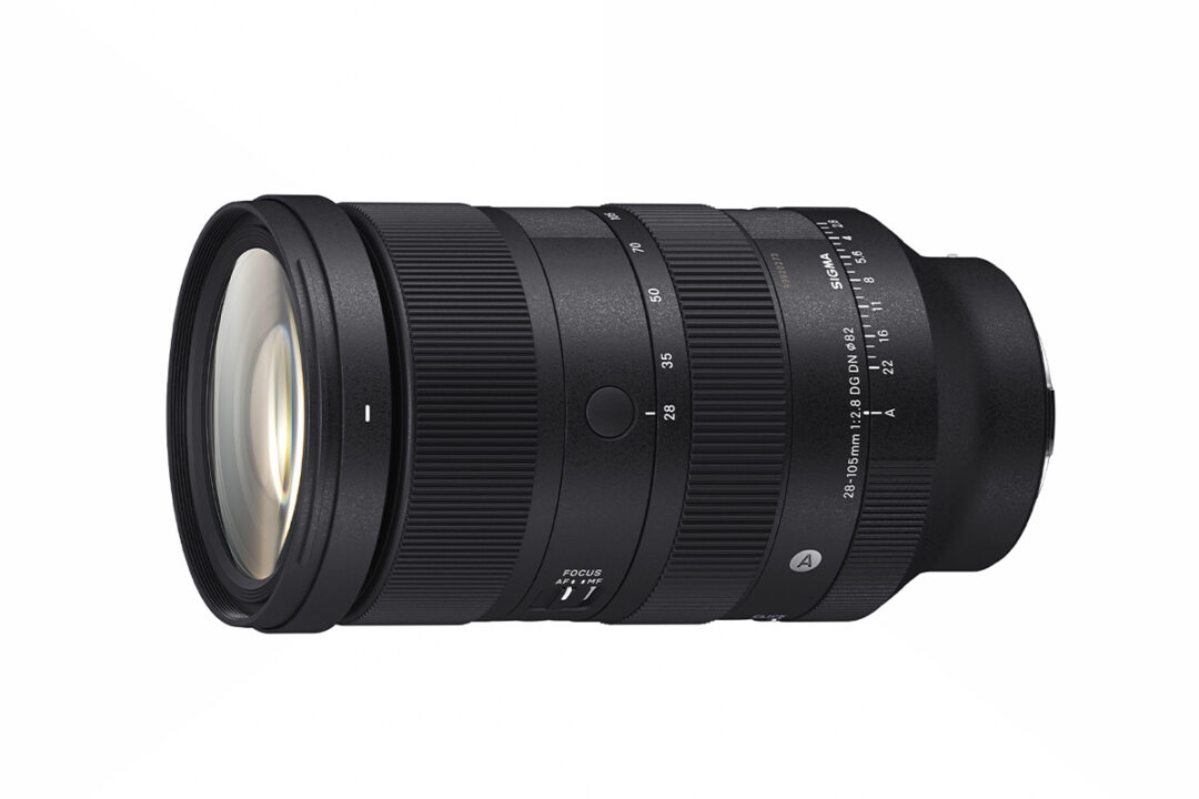 Das Sigma 2,8/28-105 mm DG DN Art ist ca. 158 mm lang und wiegt 995 Gramm.