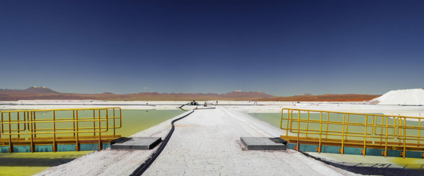 Luftaufnahme der Lithium-Verdunstungsbecken, Albemarle-Werk, Chile 2023 aus der Serie Critical Minerals – Geography of Energy © Davide Monteleone/LOBA 2024