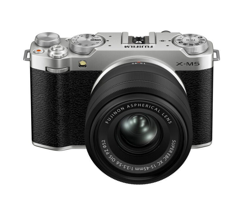 Im Kit mit dem XC 3,5-5,6/15-45 mm OIS PZ kostet die X-M5 ca. 1000 Euro.