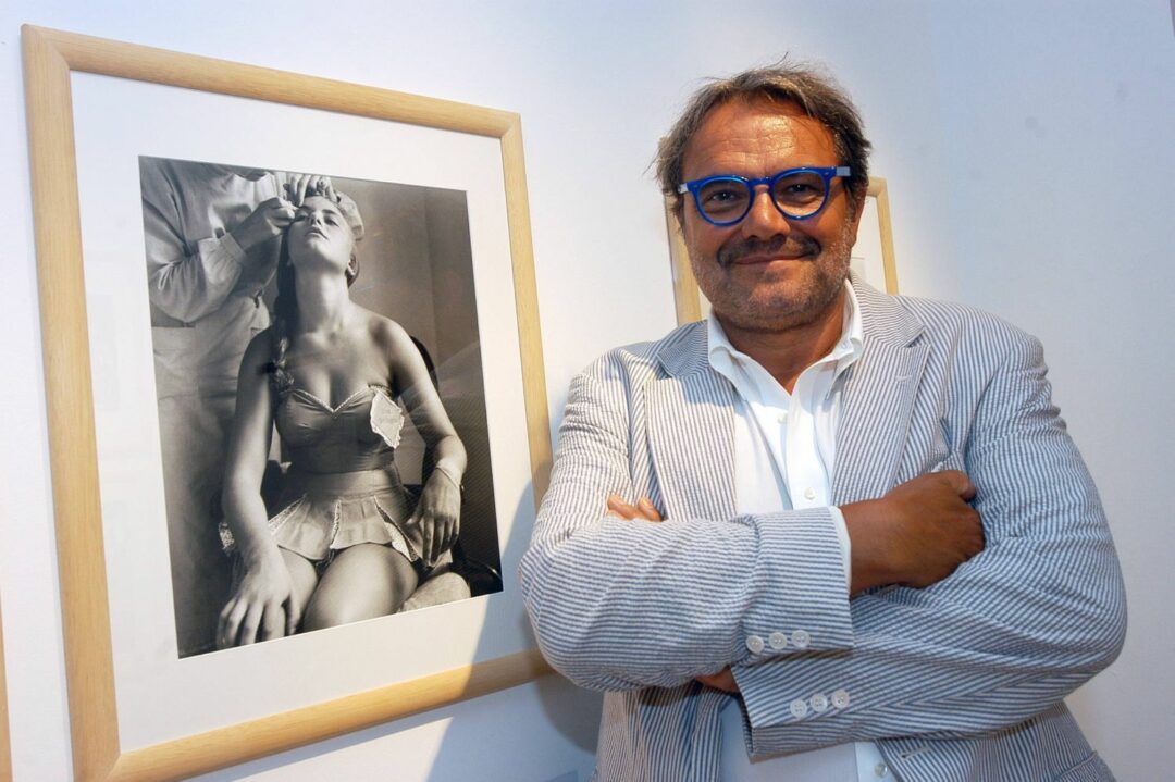 Oliviero Toscani in seiner Ausstellung 2005.