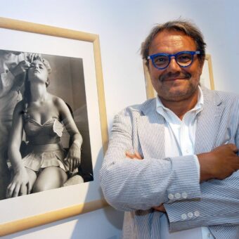 Oliviero Toscani in seiner Ausstellung 2005.