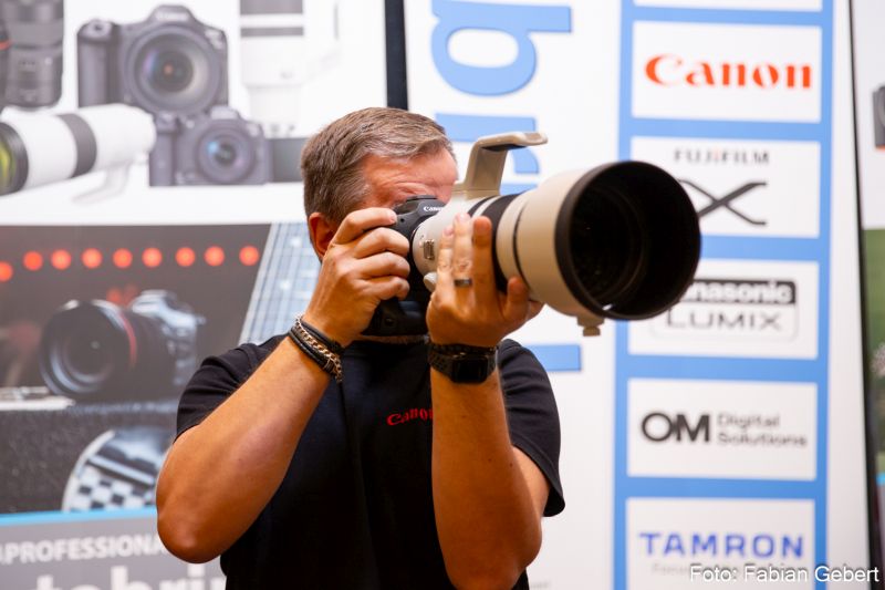 Beim Fernweh Festival können Besucherinnen und Besucher auch aktuelles Fotozubehör ausprobieren. (Foto: Fernweh Festival / Fabian Gebert)