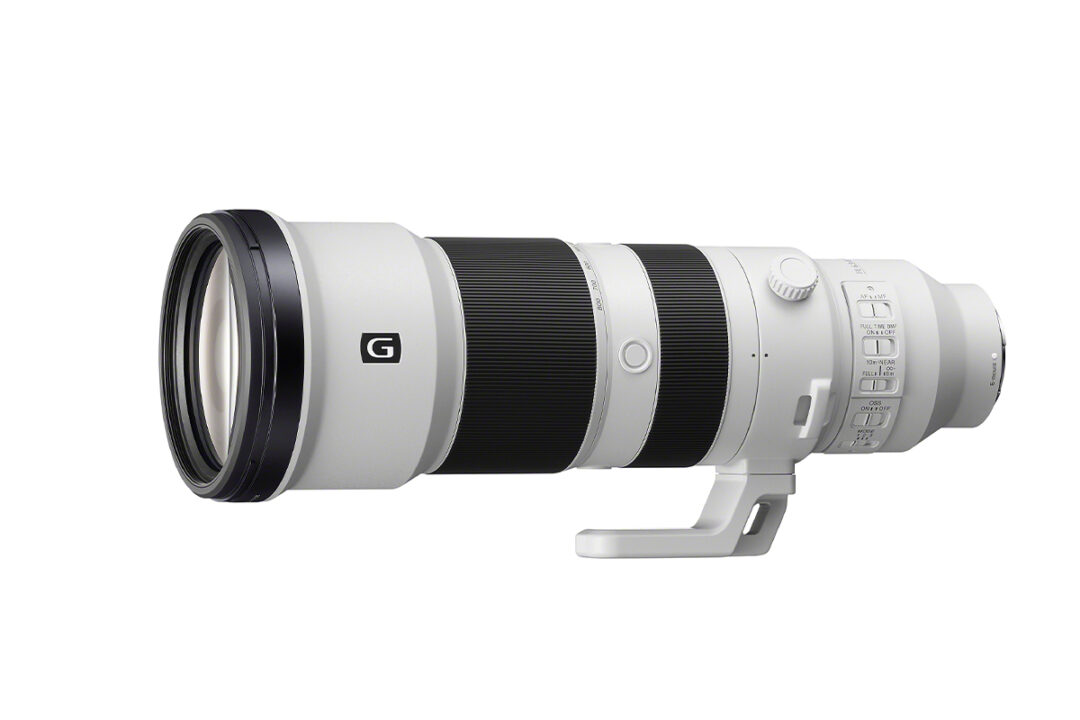 Das FE 6,3-8/400-800 mm G OSS ist 346 mm lang und wiegt 2475 Gramm.