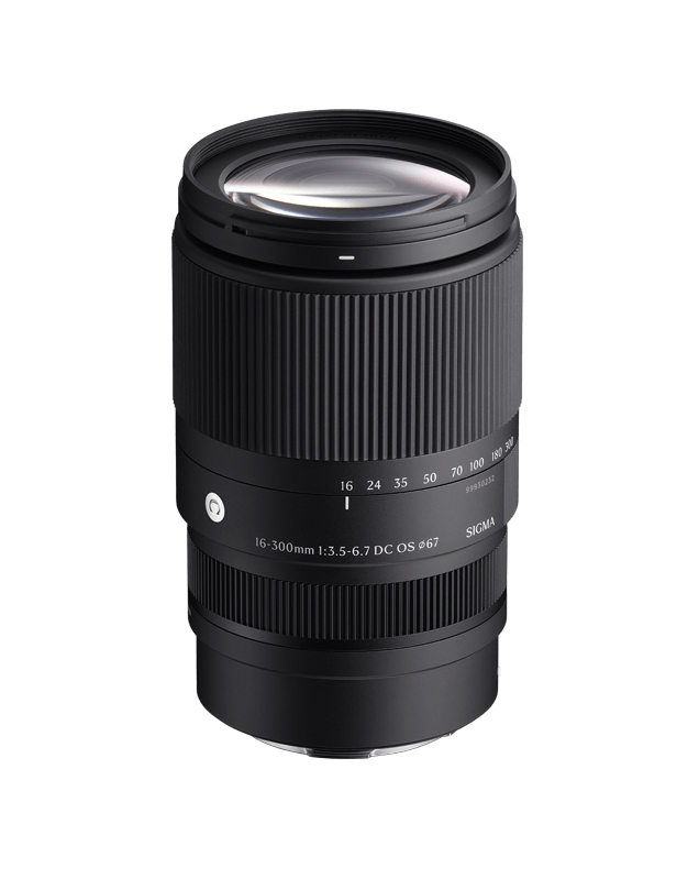 Das Sigma 3,5-6,7/16-300 mm DC OS Contemporary ist gut 12 cm lang und wiegt 615 Gramm.