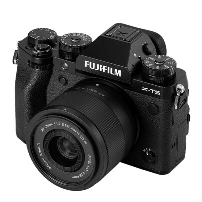 Das Viltrox AF 1,7/25 mm ist für APS-C-Kameras von Fujifilm, Nikon und Sony erhältlich.