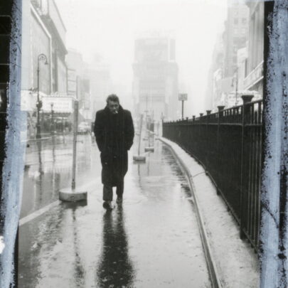 Ikonische Aufnahme von Schauspieler James Dean aus dem Archiv von Magnum Photos, zu sehen im Foto Arsenal Wien.