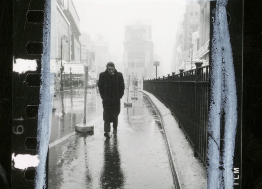 Ikonische Aufnahme von Schauspieler James Dean aus dem Archiv von Magnum Photos, zu sehen im Foto Arsenal Wien.